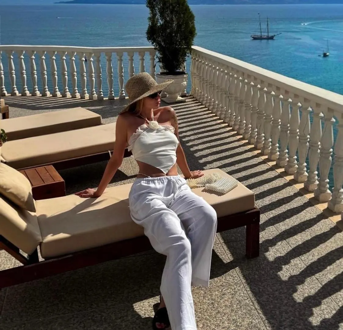 Monte Cristo Hotel - Rooftop Pool Sarande