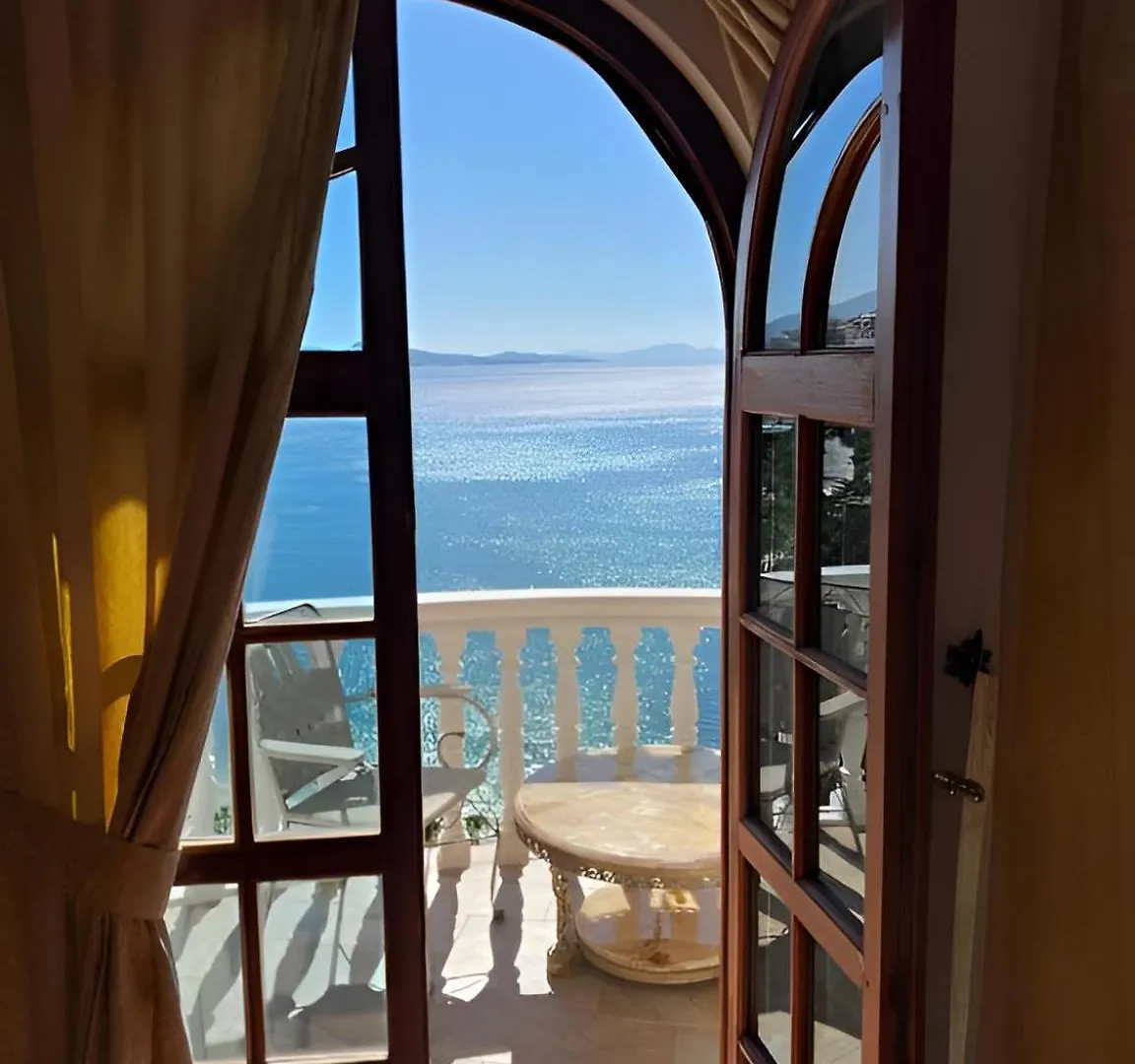 Monte Cristo Hotel - Rooftop Pool Sarande
