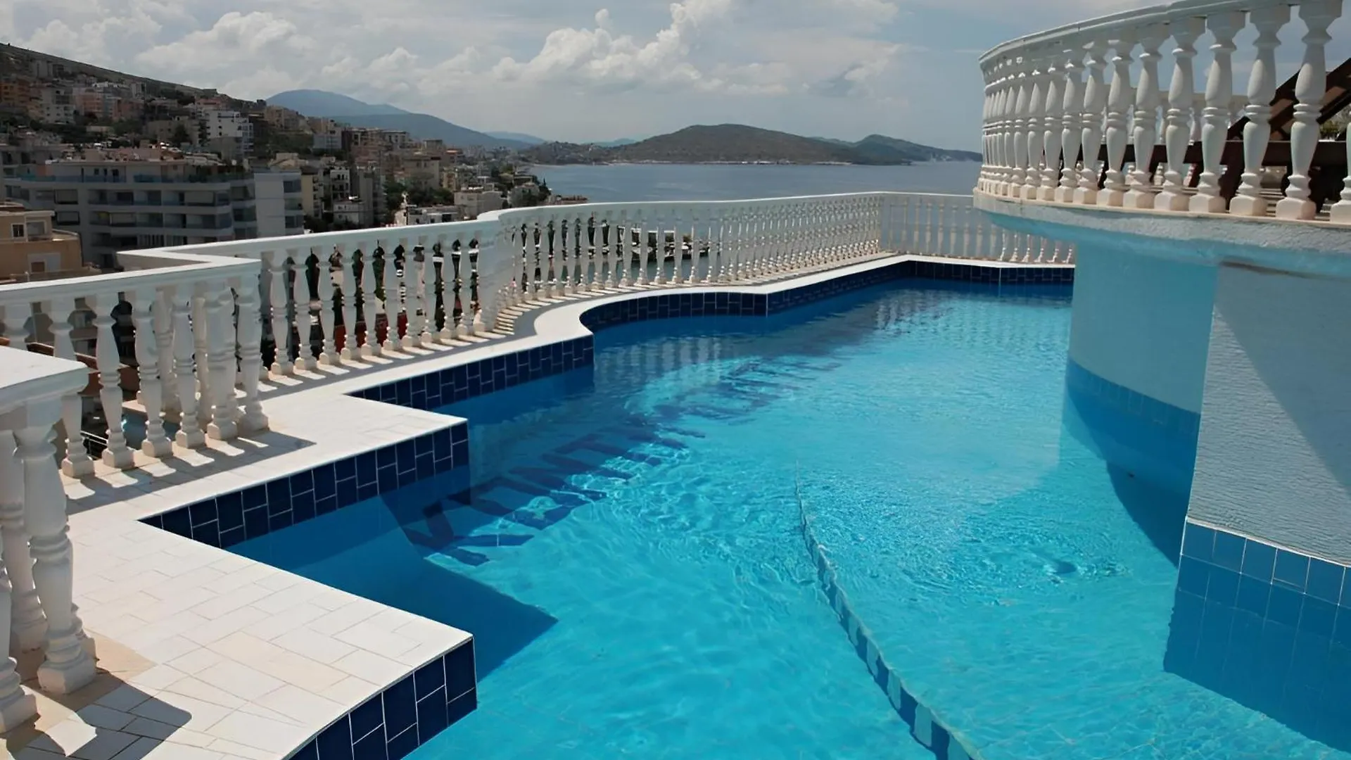 Monte Cristo Hotel - Rooftop Pool Sarande