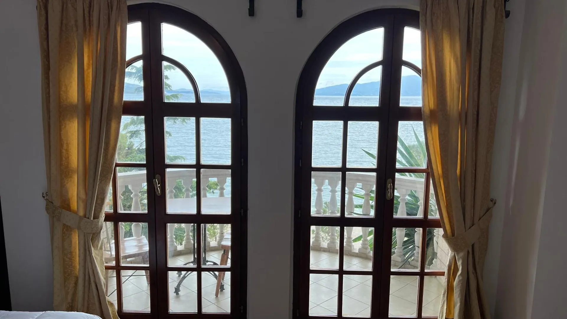 Monte Cristo Hotel - Rooftop Pool Sarande
