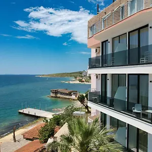 Ξενοδοχείο Piccolino, Σαράντα